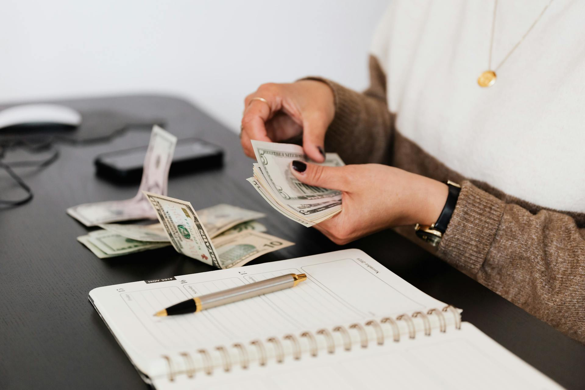 How to Budget and Live Affordably as a Digital Nomad in 2025: Housing, Costs, and Income Strategies